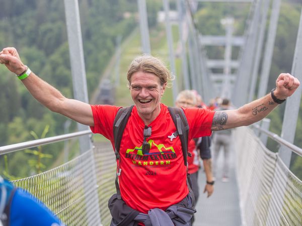 Wanderer auf dem Skywalk beim 48h-Extrem-extrem-Event