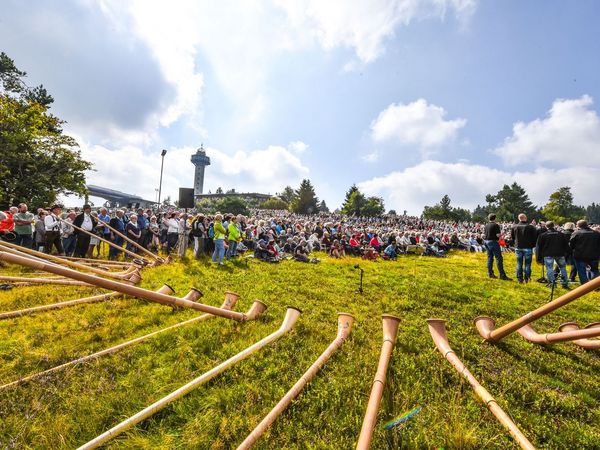 Alphörner bei der Alphornmesse auf dem Ettelsberg 