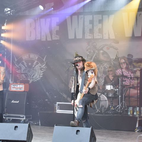 Rockband auf der Bühne bei der Bike Week Willingen