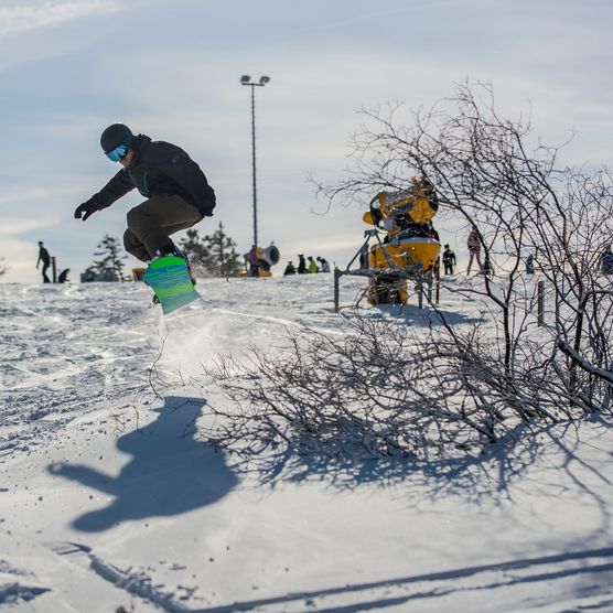 Snowboardfahrer an der K1-Skipiste in Willingen 