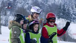Kinder in der Skischule an der Ettelsberg-Seilbahn in Willingen
