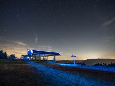 Bergstation der Ettelsberg-Seilbahn beleuchtet bei Nacht Bergstation der Ettelsberg-Seilbahn beleuchtet bei Nacht