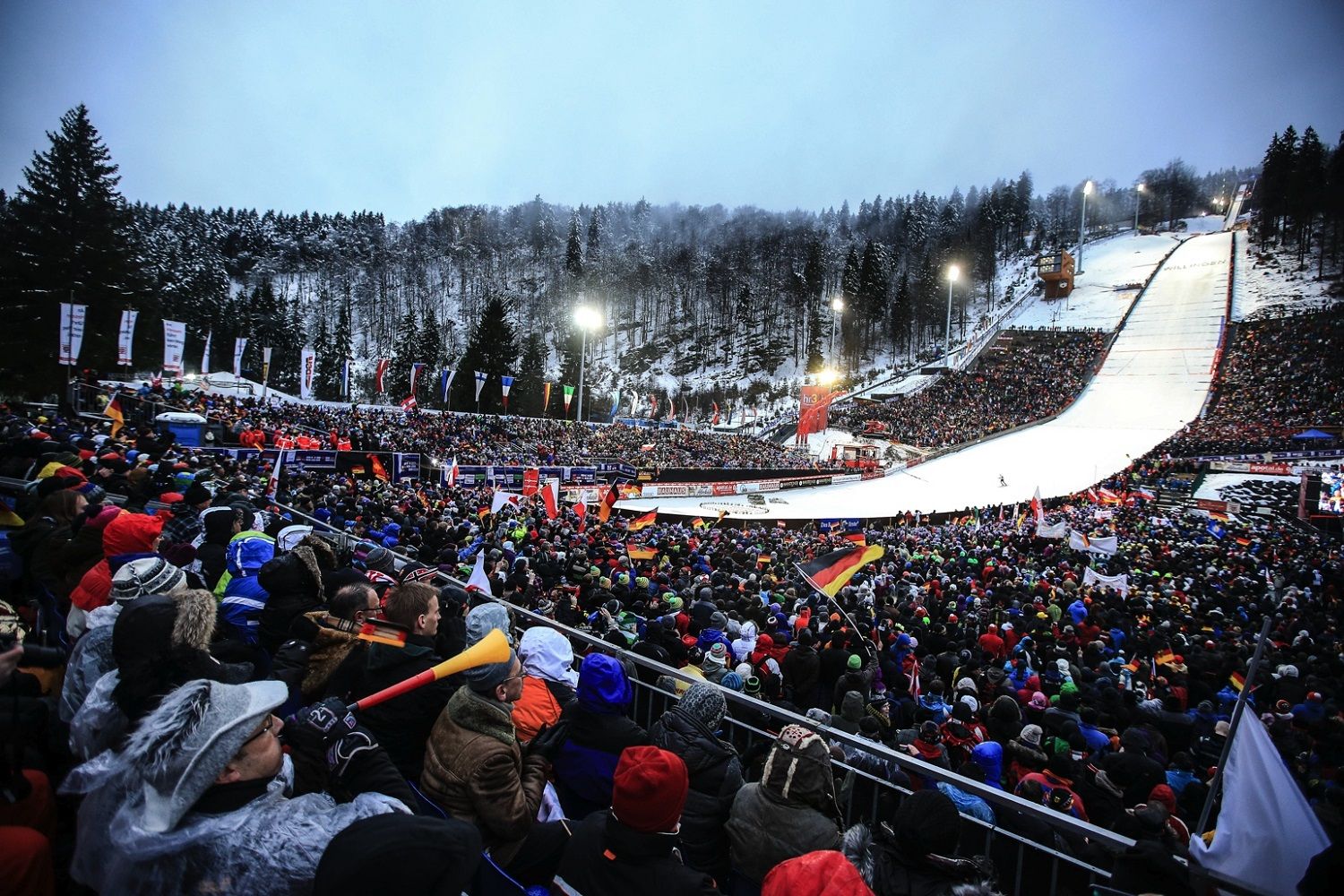 Zuschauer beim FIS Skisprung Weltcup in Willingen