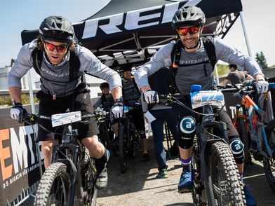 2 Mountainbiker am Start eines Rennens beim Bike-Festival Willingen 