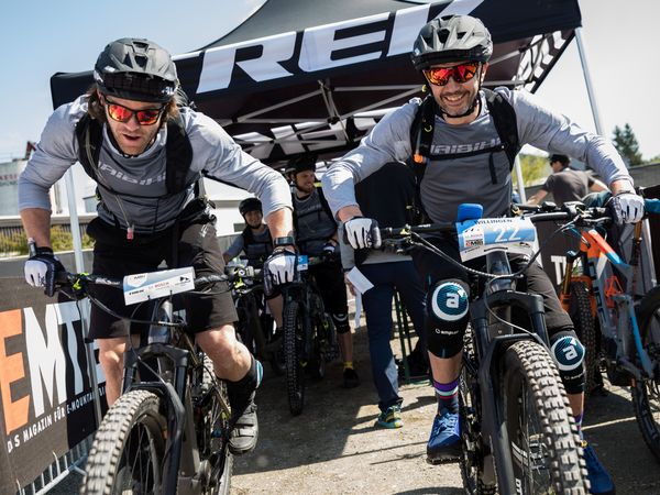 2 Mountainbiker am Start eines Rennens beim Bike-Festival Willingen 